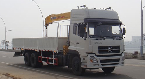 東風(fēng)天龍后雙橋隨車起重運(yùn)輸車