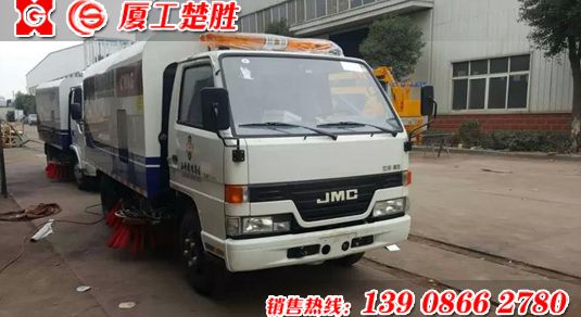 江鈴5方圓形箱體掃路車(chē)