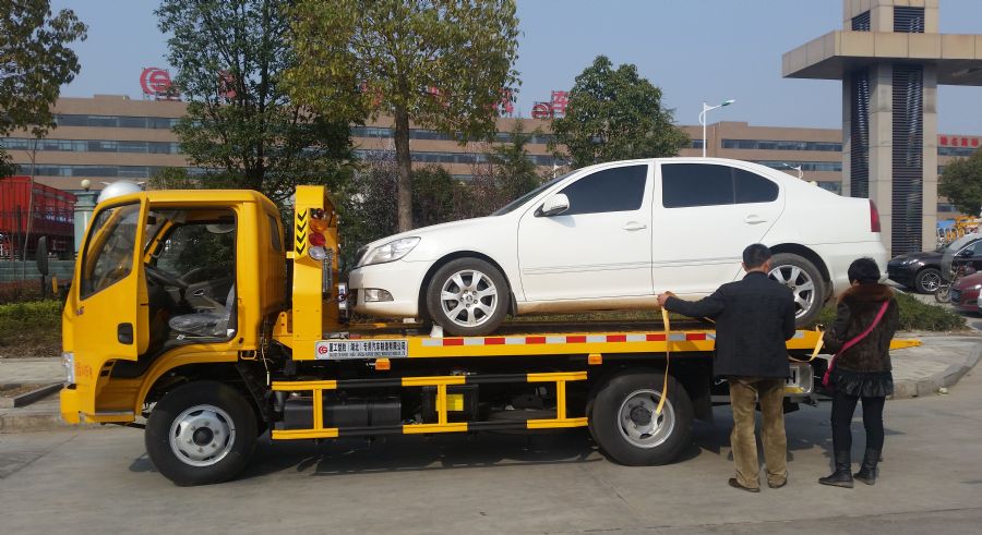 東風多利卡上藍牌清障車