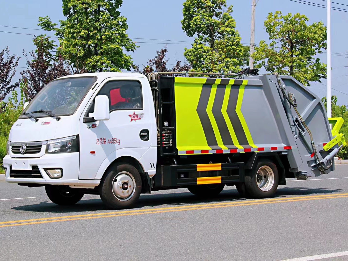 正常上戶藍(lán)牌壓縮式垃圾車